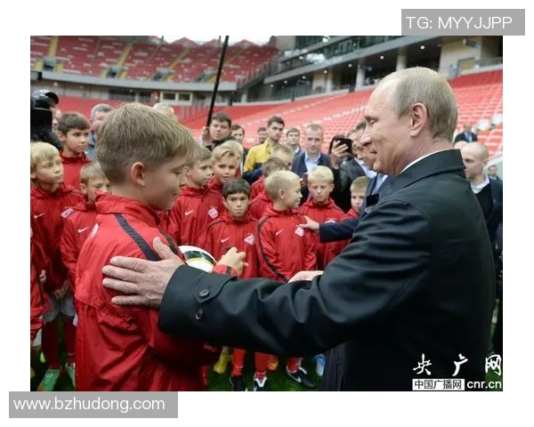 普京与足球明星互动视频引发热议球迷纷纷讨论背后真相